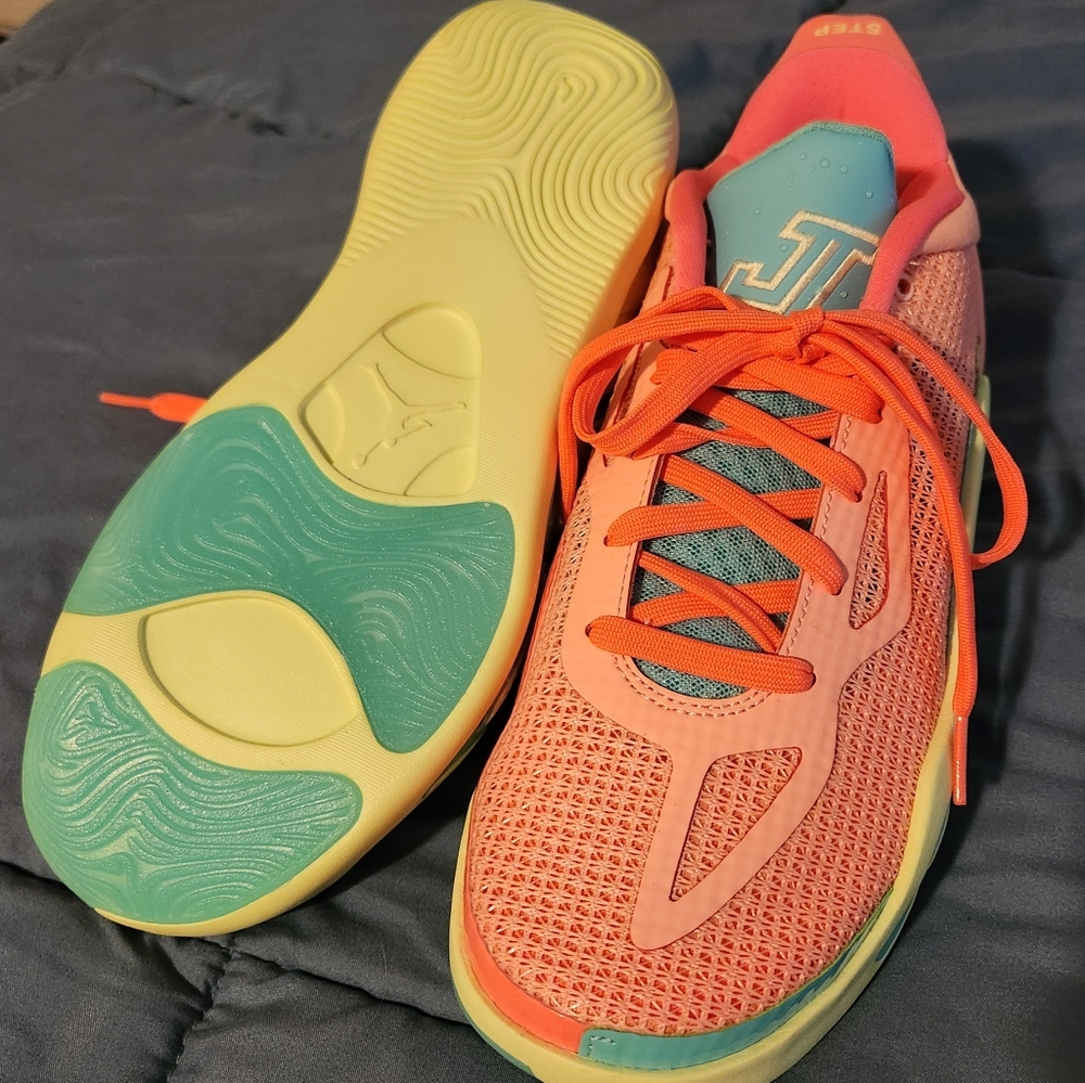 Jordan Tatum "Pink Lemonade" Nike Size 7Youth, fits Women's 8.5.